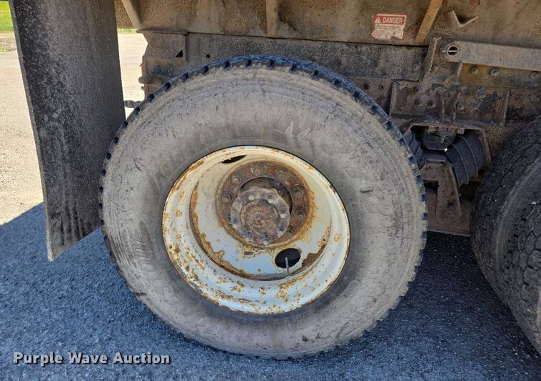 image for item EM0043 2006 International 7400 dump truck