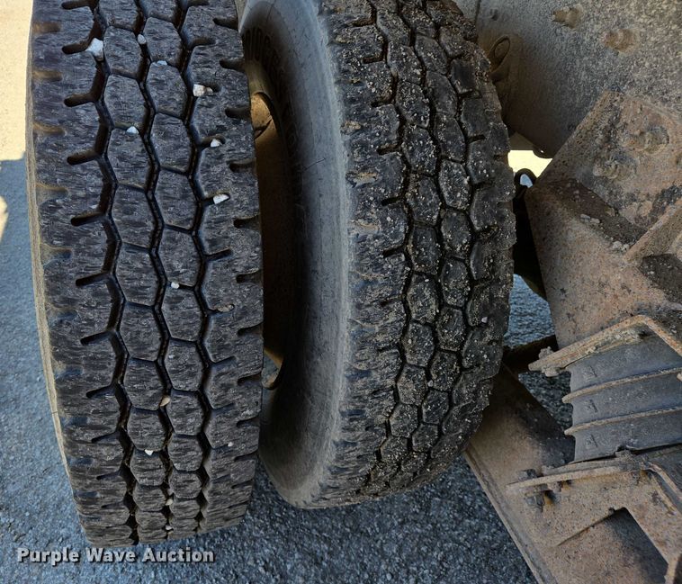 image for item EM0043 2006 International 7400 dump truck