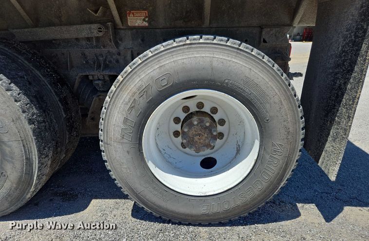 image for item EM0043 2006 International 7400 dump truck