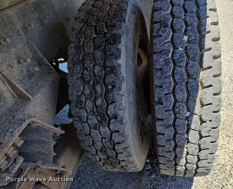 image for item EM0043 2006 International 7400 dump truck