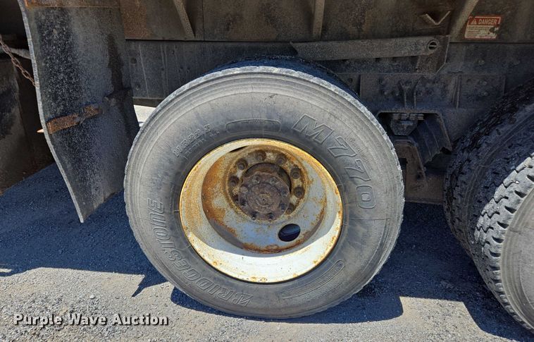 image for item EM0043 2006 International 7400 dump truck