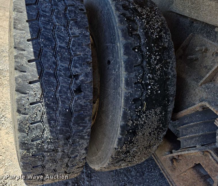 image for item EM0043 2006 International 7400 dump truck