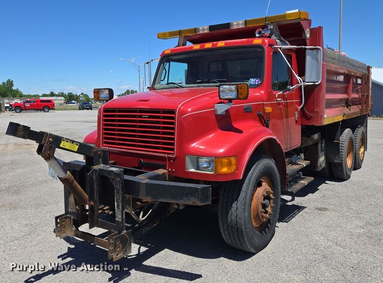 image for item EM0044 2002 International 4900 dump truck