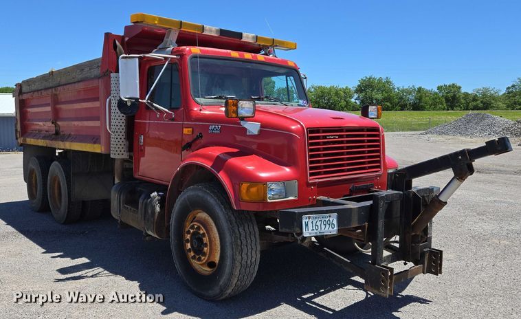 image for item EM0044 2002 International 4900 dump truck