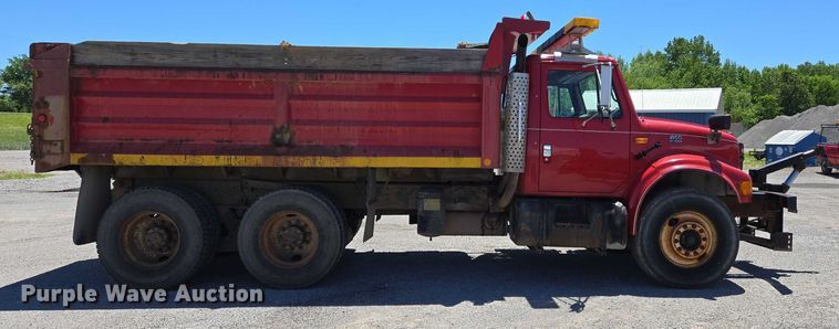 image for item EM0044 2002 International 4900 dump truck