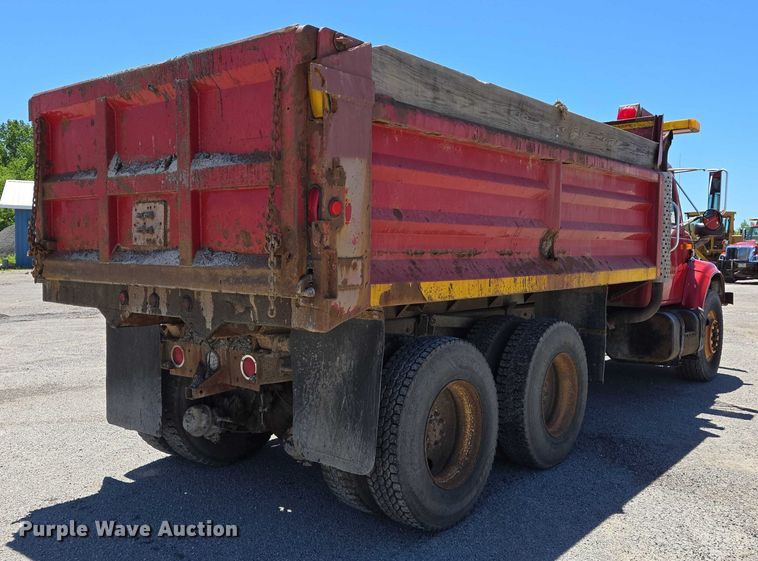 image for item EM0044 2002 International 4900 dump truck