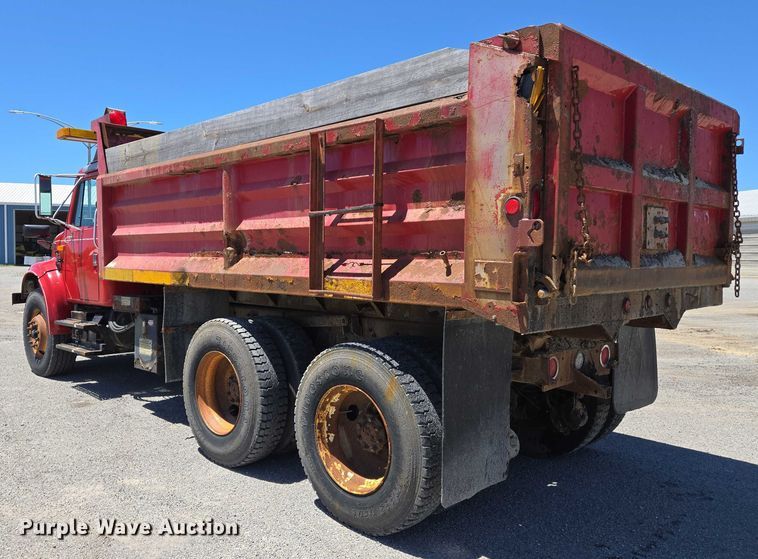 image for item EM0044 2002 International 4900 dump truck
