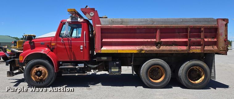 image for item EM0044 2002 International 4900 dump truck