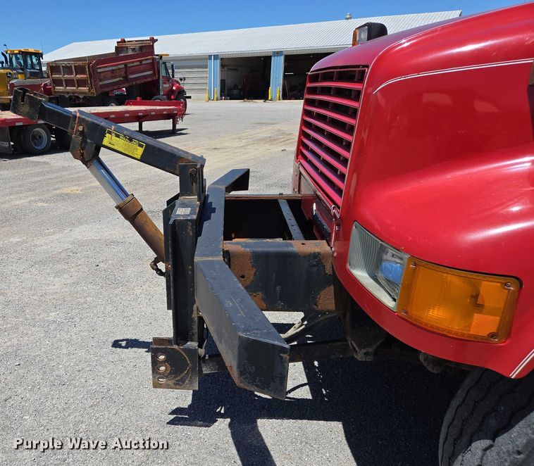 image for item EM0044 2002 International 4900 dump truck