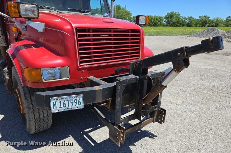 image for item EM0044 2002 International 4900 dump truck