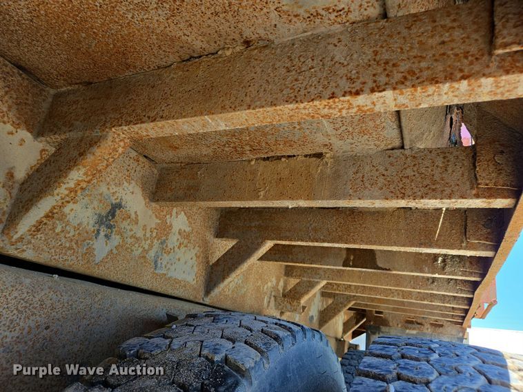 image for item EM0044 2002 International 4900 dump truck