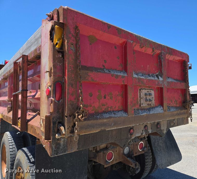 image for item EM0044 2002 International 4900 dump truck