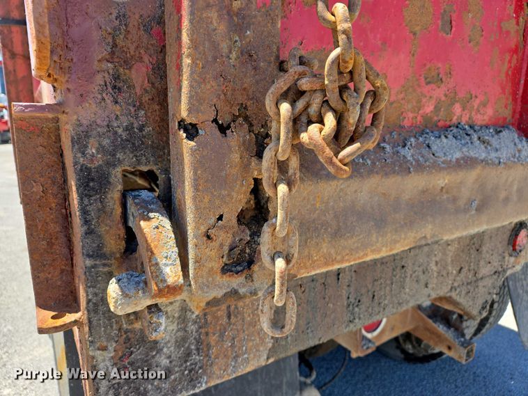 image for item EM0044 2002 International 4900 dump truck