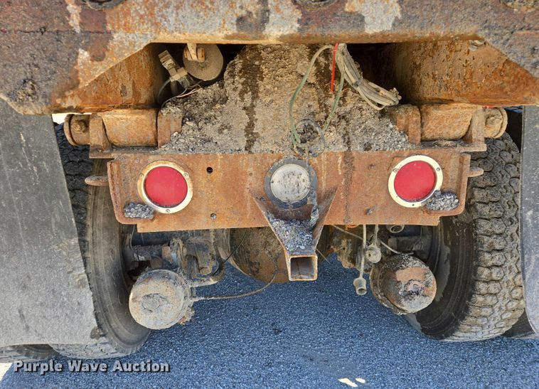 image for item EM0044 2002 International 4900 dump truck