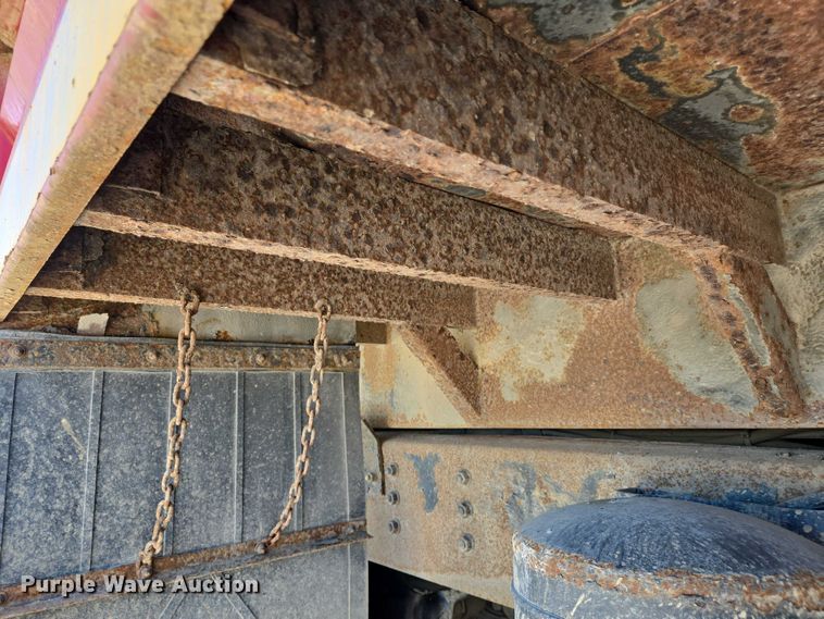 image for item EM0044 2002 International 4900 dump truck