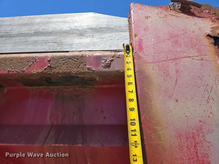 image for item EM0044 2002 International 4900 dump truck