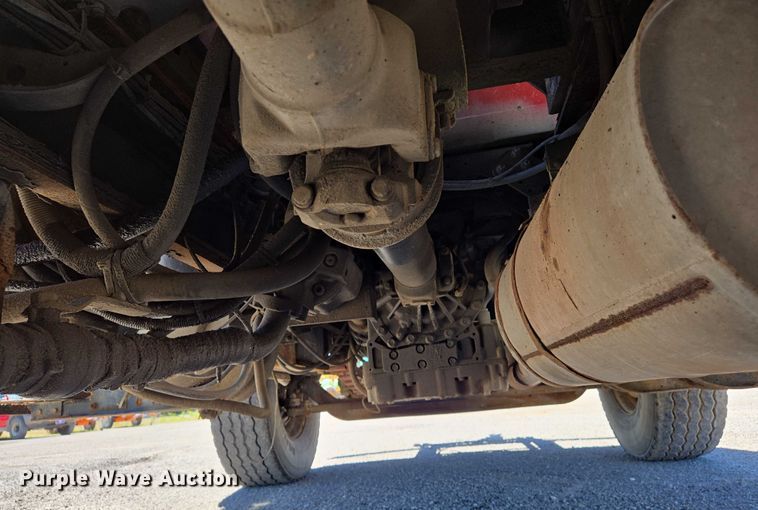 image for item EM0044 2002 International 4900 dump truck