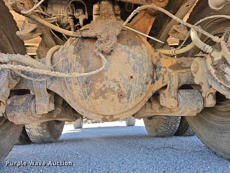 image for item EM0044 2002 International 4900 dump truck