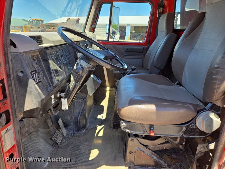 image for item EM0044 2002 International 4900 dump truck