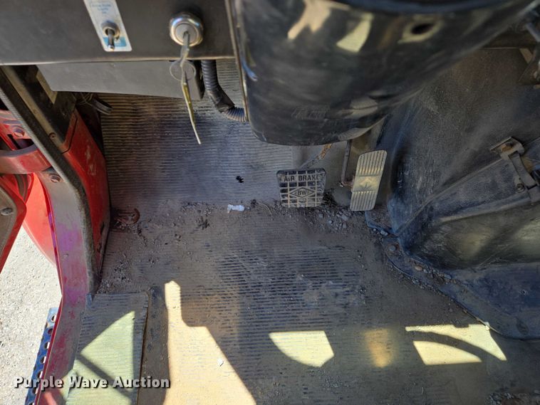 image for item EM0044 2002 International 4900 dump truck