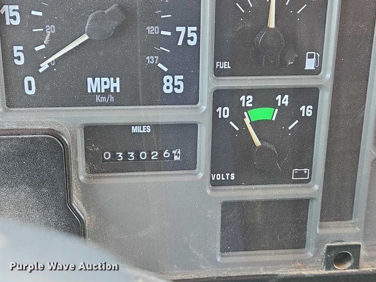 image for item EM0044 2002 International 4900 dump truck