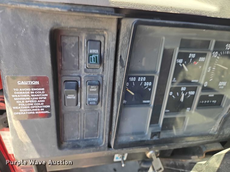 image for item EM0044 2002 International 4900 dump truck