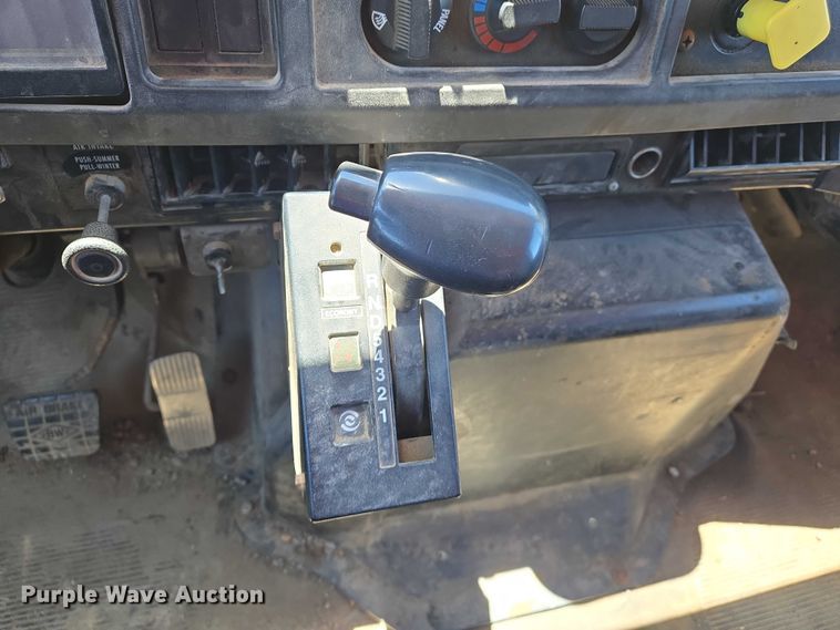 image for item EM0044 2002 International 4900 dump truck