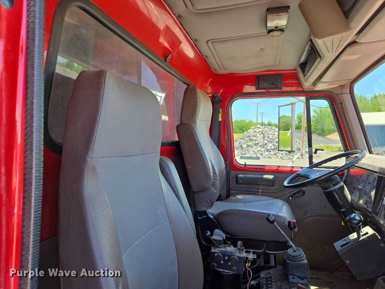 image for item EM0044 2002 International 4900 dump truck