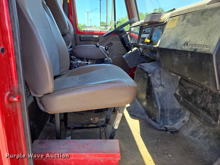 image for item EM0044 2002 International 4900 dump truck