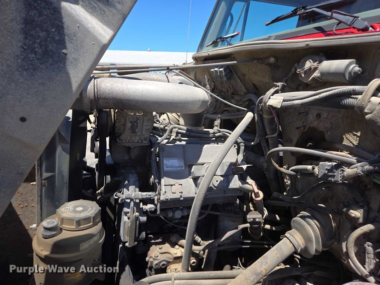 image for item EM0044 2002 International 4900 dump truck