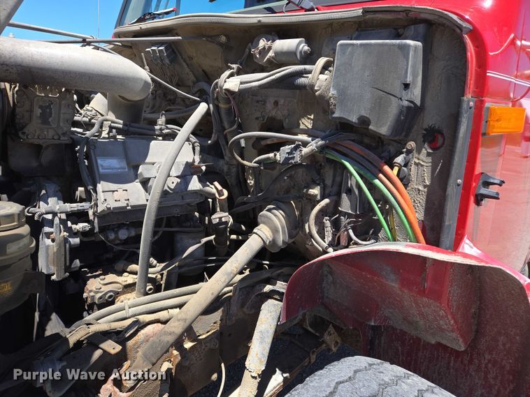 image for item EM0044 2002 International 4900 dump truck