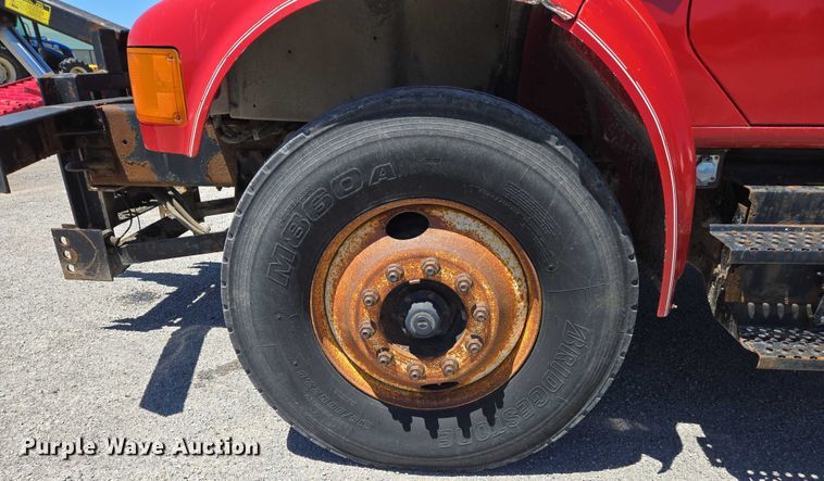 image for item EM0044 2002 International 4900 dump truck