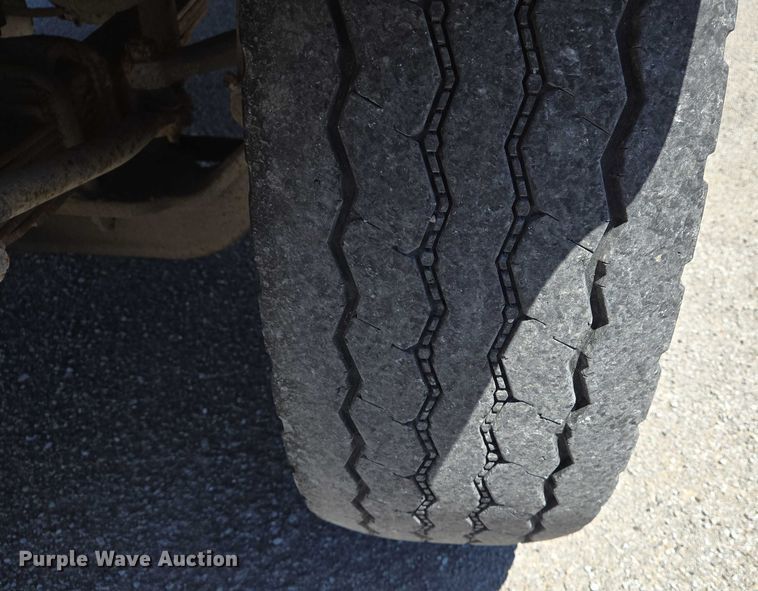 image for item EM0044 2002 International 4900 dump truck