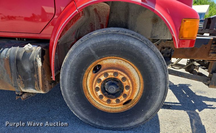 image for item EM0044 2002 International 4900 dump truck