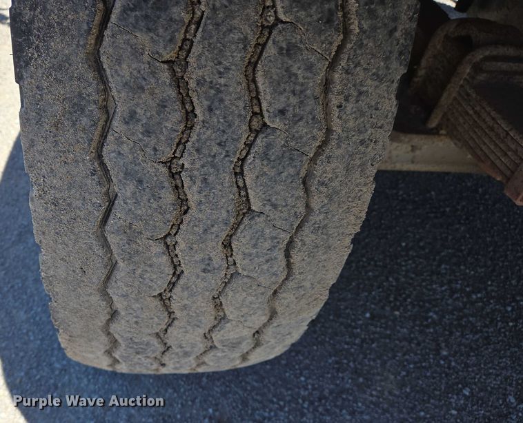 image for item EM0044 2002 International 4900 dump truck