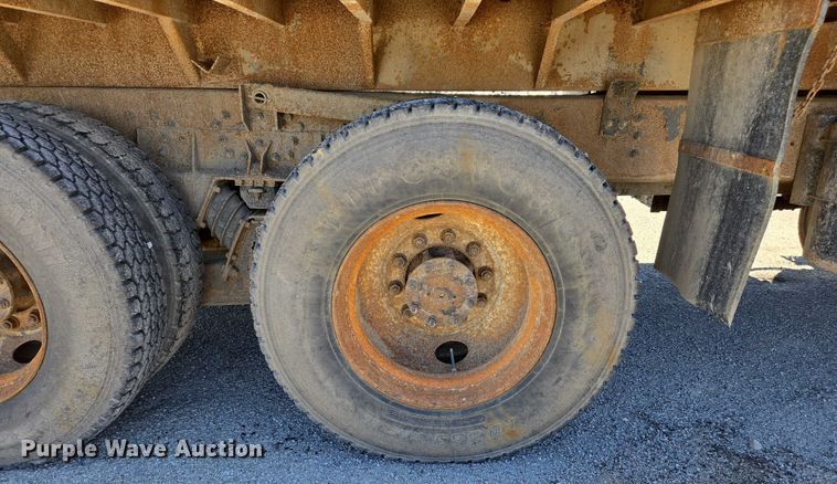 image for item EM0044 2002 International 4900 dump truck