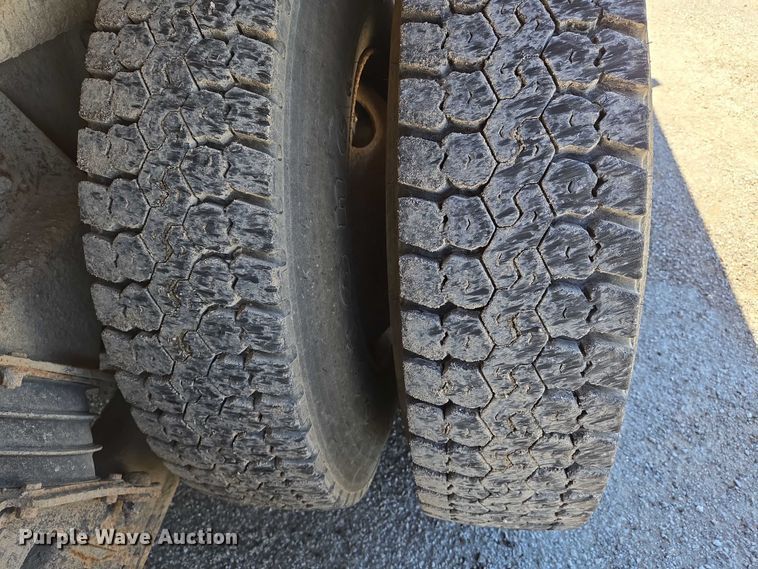 image for item EM0044 2002 International 4900 dump truck