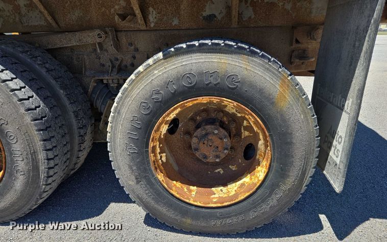 image for item EM0044 2002 International 4900 dump truck