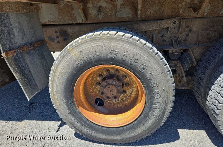 image for item EM0044 2002 International 4900 dump truck