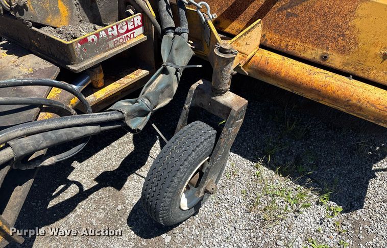 image for item EM0045 MB TKH truck mounted broom