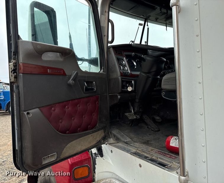 image for item EM2550 2007 Kenworth T600 dump truck