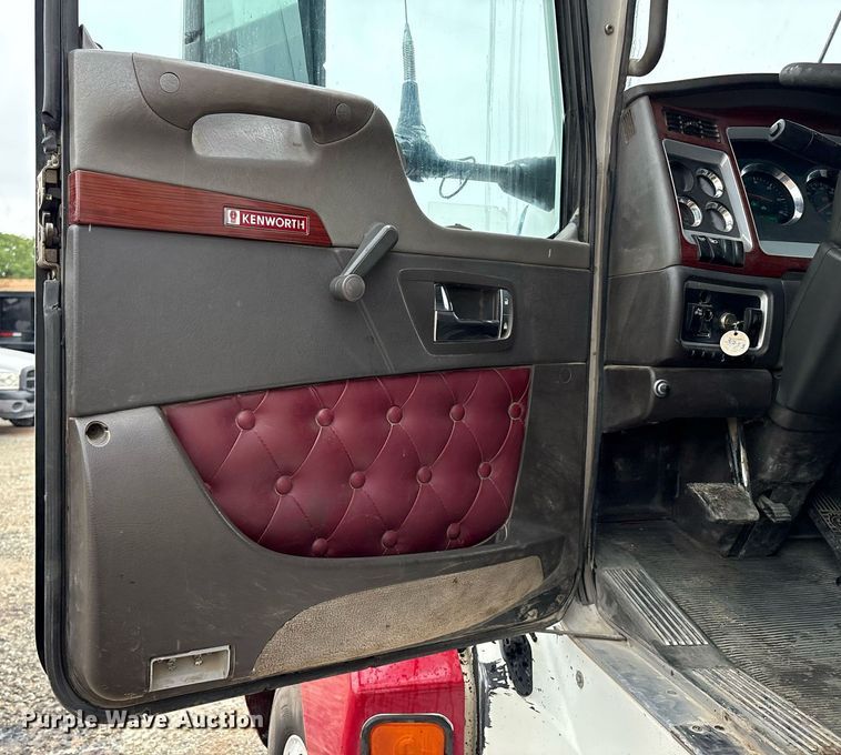 image for item EM2550 2007 Kenworth T600 dump truck