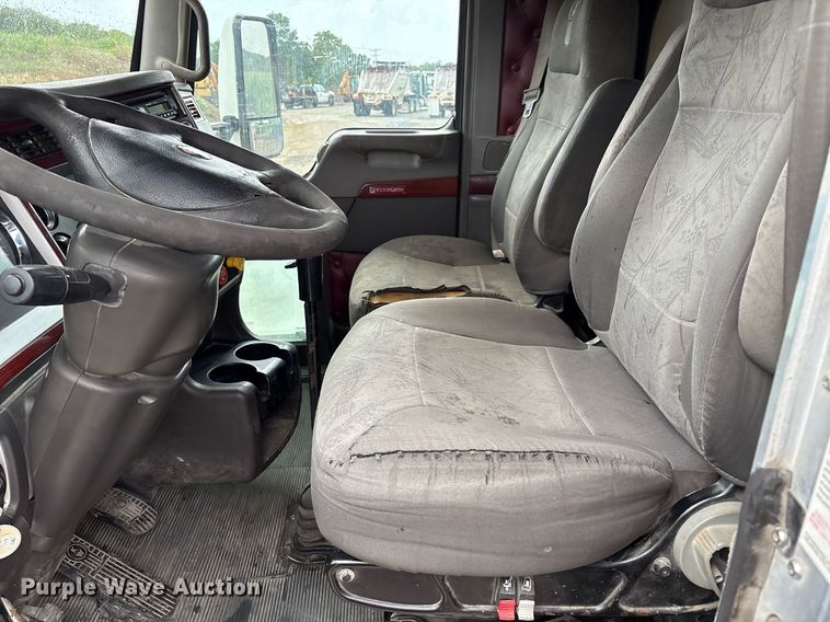 image for item EM2550 2007 Kenworth T600 dump truck