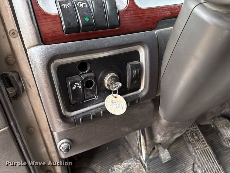 image for item EM2550 2007 Kenworth T600 dump truck