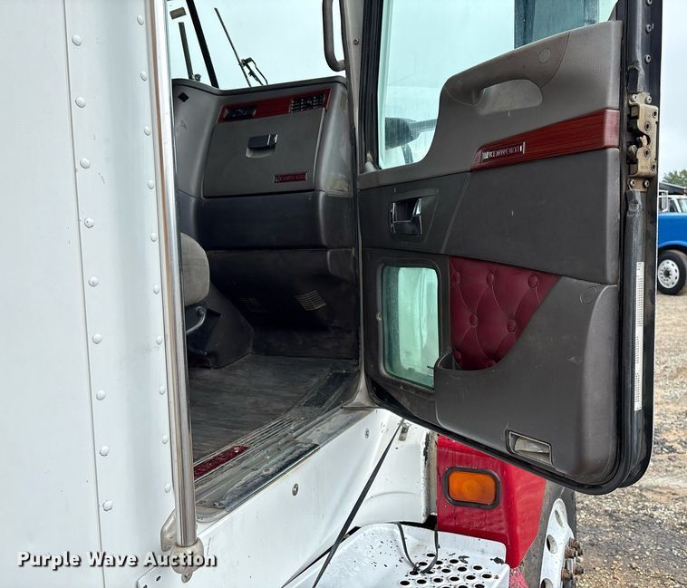 image for item EM2550 2007 Kenworth T600 dump truck