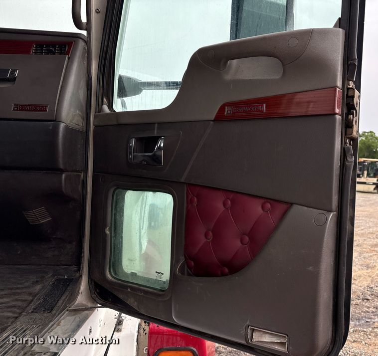 image for item EM2550 2007 Kenworth T600 dump truck