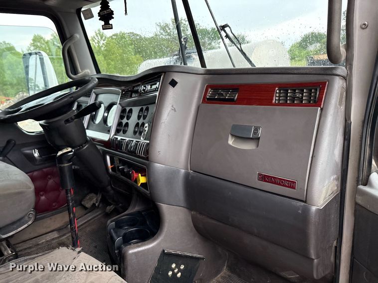 image for item EM2550 2007 Kenworth T600 dump truck