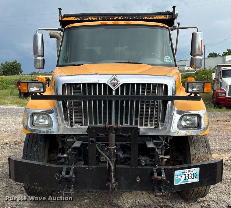 image for item EM2551 2006 International 7400 dump truck