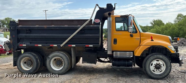 image for item EM2551 2006 International 7400 dump truck