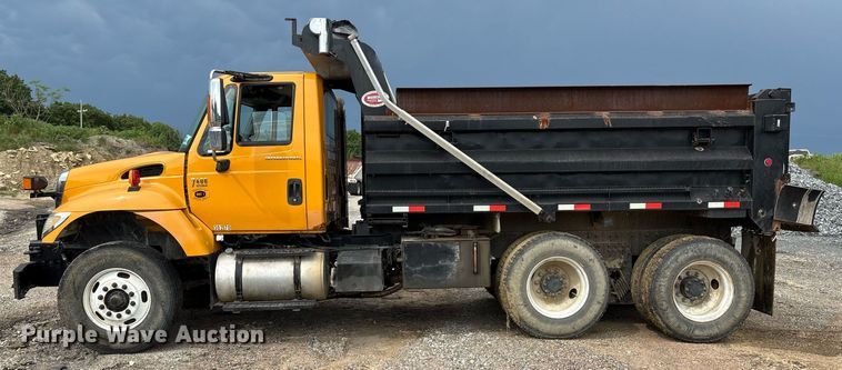 image for item EM2551 2006 International 7400 dump truck